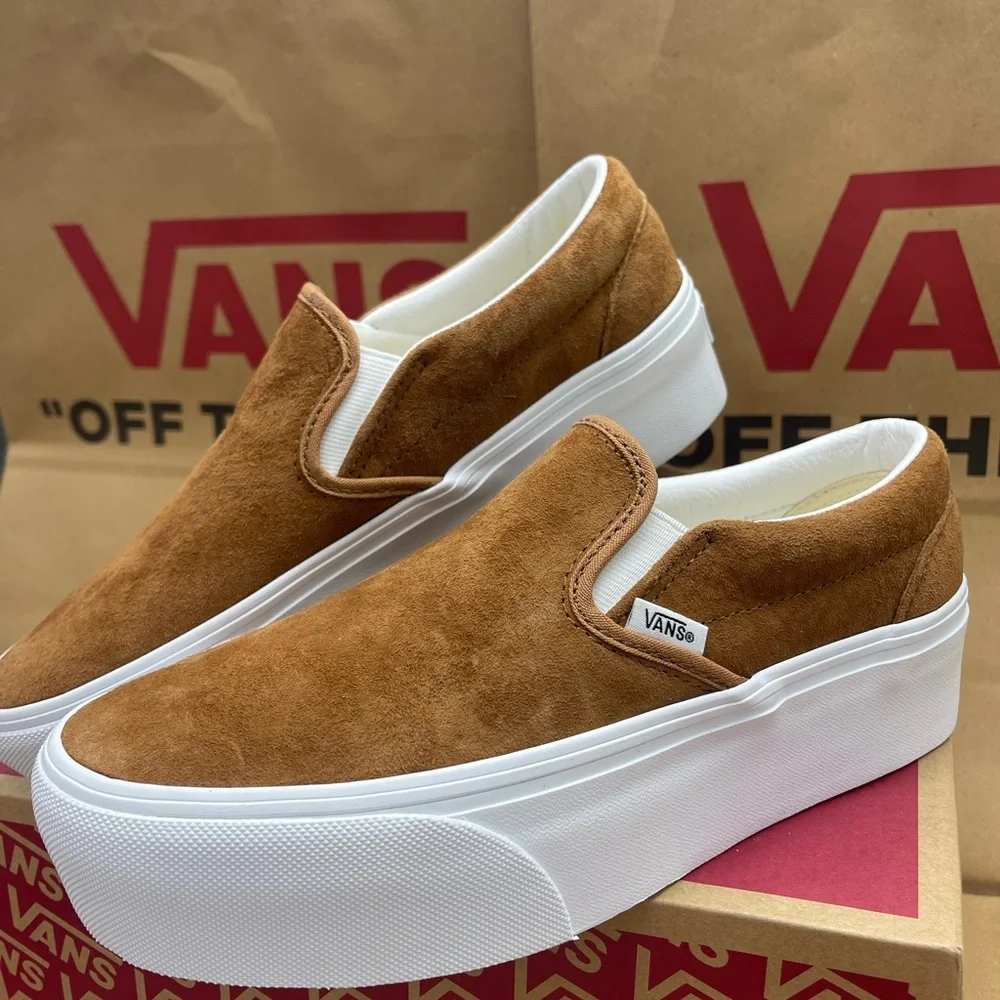 Vans NUBUCK Classic Slip-On Platform Shoe
Stackform Sneakers 
Nubuck Chipmunk - Picture 8 of 16